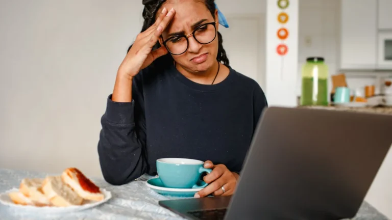 Ansiedad antes de ir al trabajo: por qué te pasa y cómo reducirla
