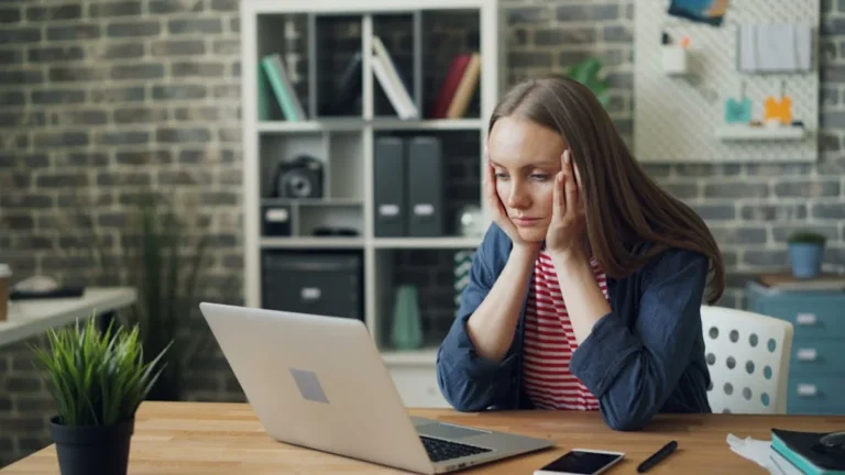 Tipos de ansiedad más comunes: síntomas y diferencias clave - Ansiedad Laboral en Adultos