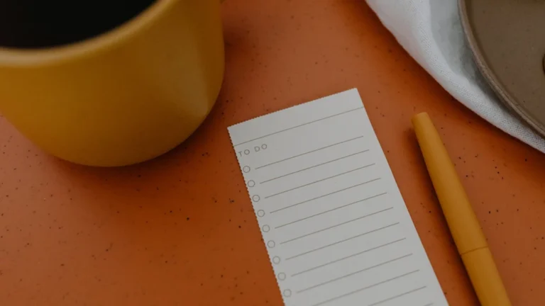 Checklist de cierre de día para desconectar de verdad