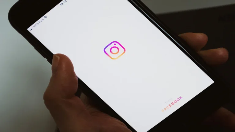 Cómo diseñar un feed de Instagram que convierte visitas en seguidores en 2026