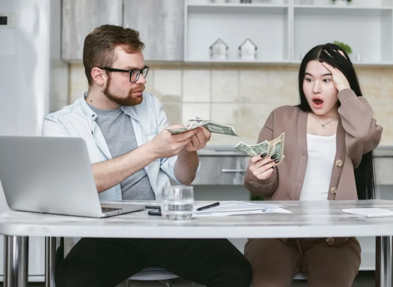 Cuentas conjuntas o separadas: qué funciona mejor en pareja