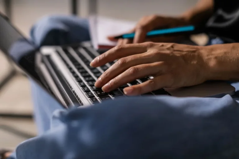 Errores comunes al usar IA para crear contenido y cómo evitarlos