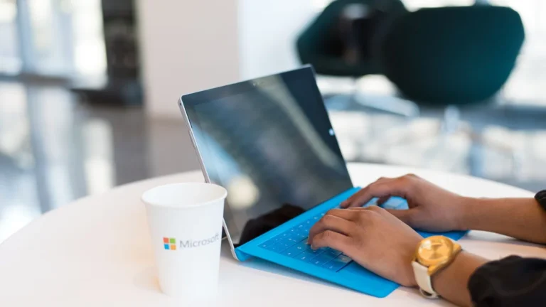 El nuevo copiloto de la oficina: Cómo Microsoft está reescribiendo las reglas del trabajo diario